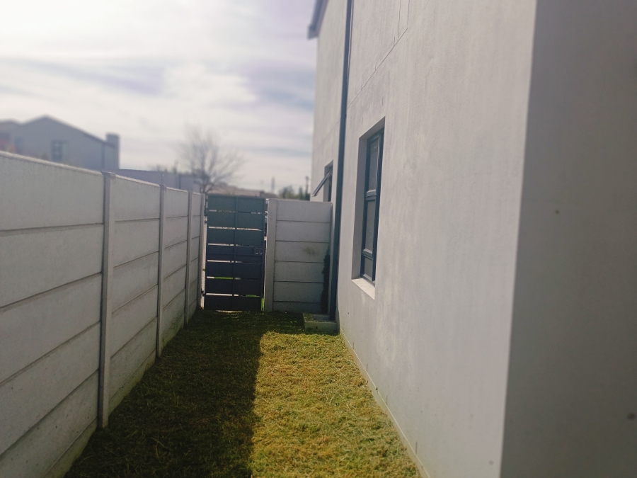 3 Bedroom Property for Sale in Peerless Park North Western Cape